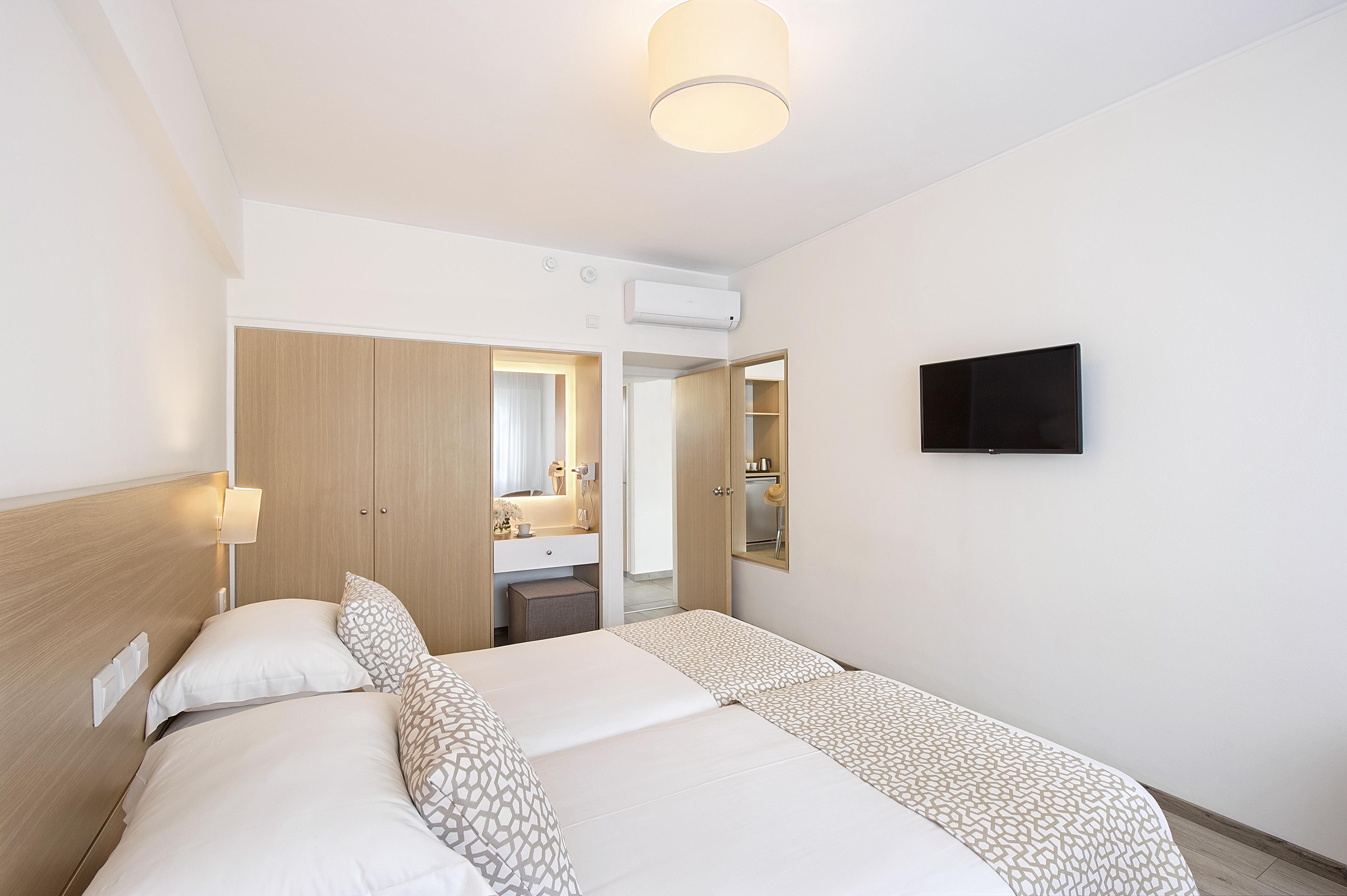 Sofianna Hotel Apartments Paphos ภายนอก รูปภาพ