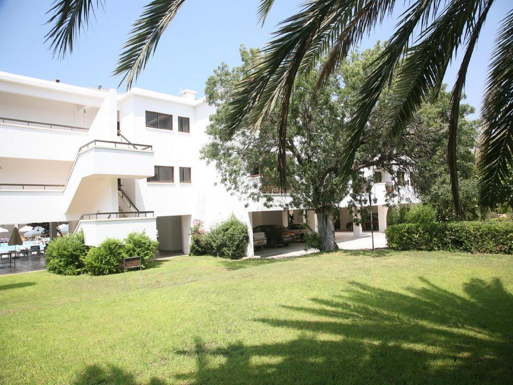 Sofianna Hotel Apartments Paphos ภายนอก รูปภาพ